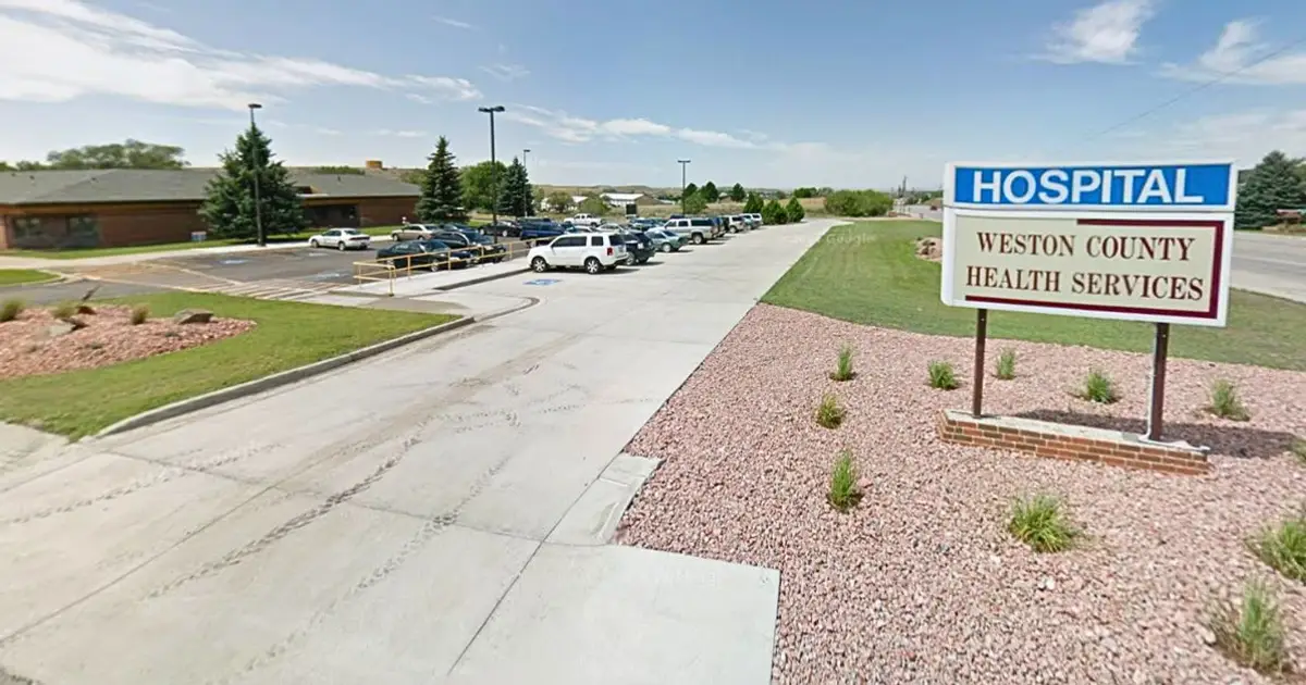 'I'm coming': Police sergeant stalked and chased nurse with loaded Glock as she left hospital at 4 a.m., repeatedly texted her and lurked outside, cops say
