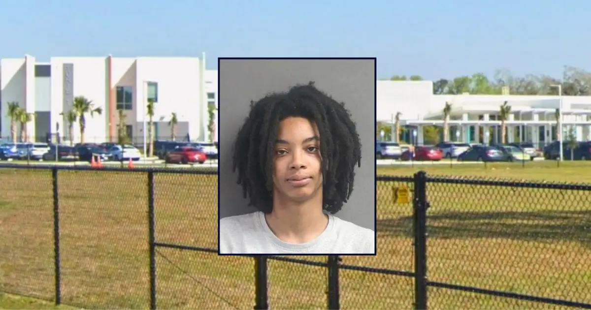 Mom punches teacher, principal in the face during first week of school after they would not let her inside with daughter: Cops