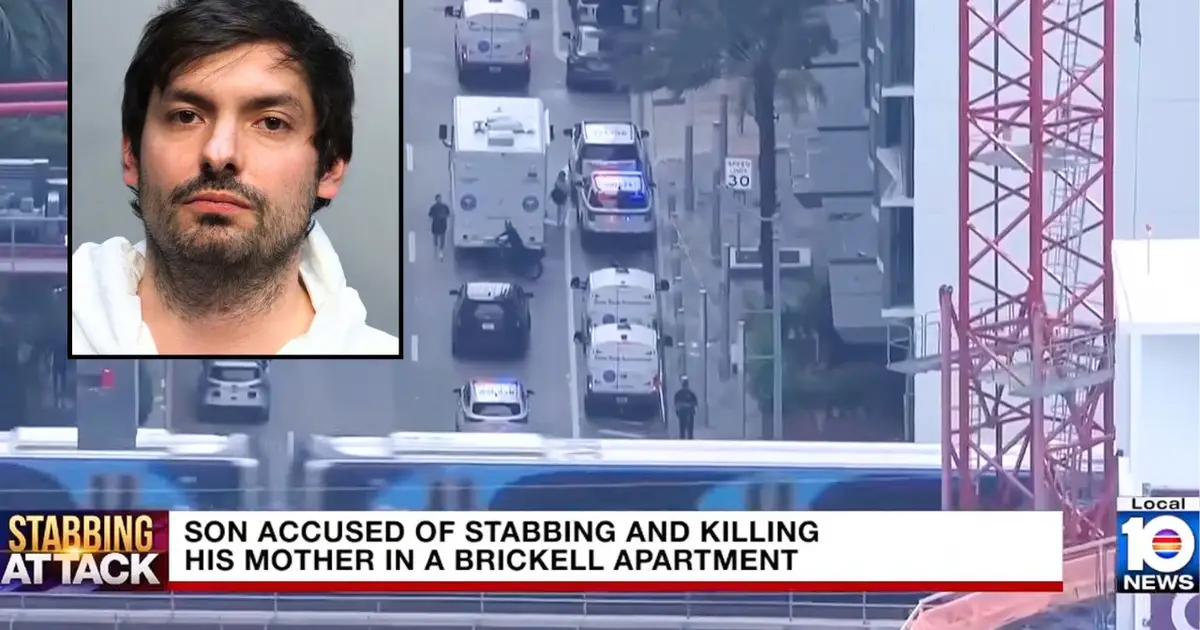 Man stabbed visiting mother to death, then asked food delivery worker to call 911, police say
