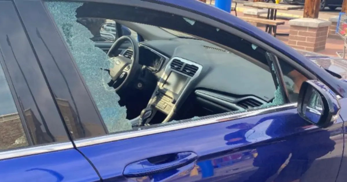 Little girl left in scorching hot car at Walmart used mallet to break window and escape while her grandpa shopped inside, interior temps skyrocketed to over 15…