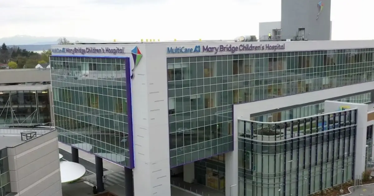 14-year-old girl showed up at the hospital carrying her dead newborn in a box after her mother stabbed him: Police