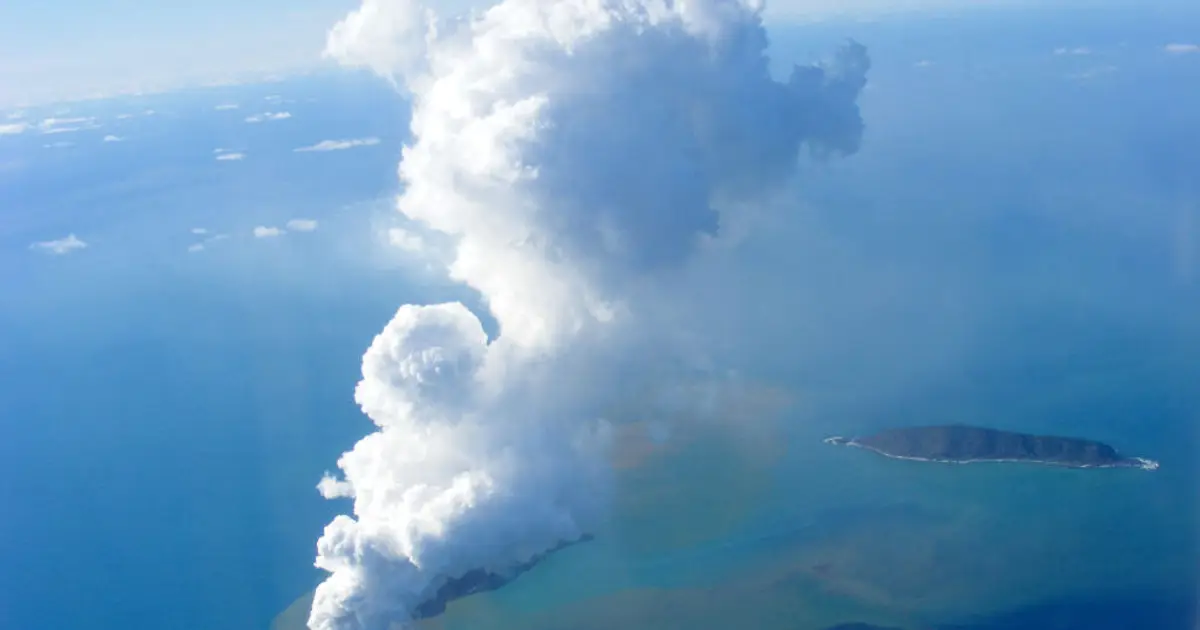Small undersea volcanoes may unleash outsized tsunamis