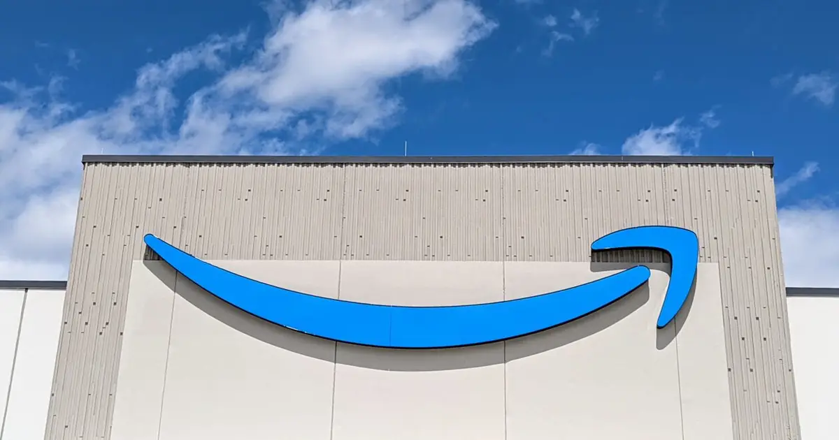 Amazon plans record 300k holiday hires as the rest of retail pulls back