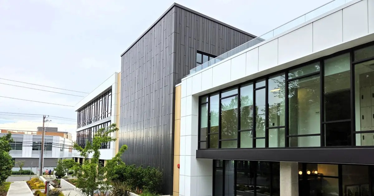 Two-hour learning? AI-powered Alpha School lands in Seattle region