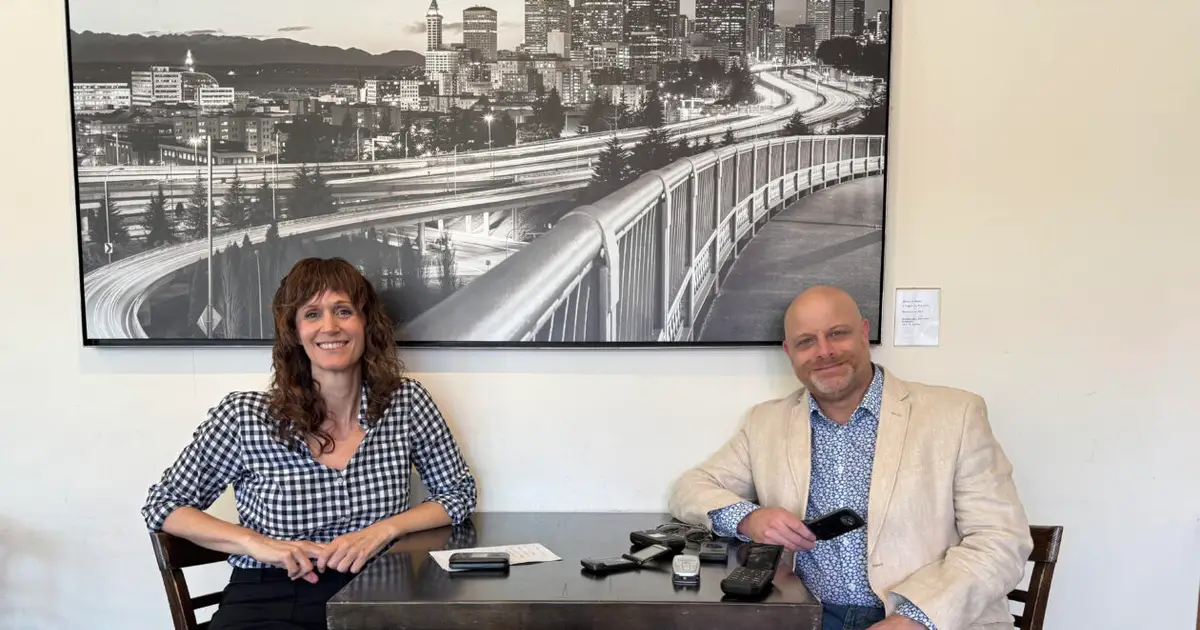 Ditch your smartphone for a flip phone for a month? This group wants Seattleites to try