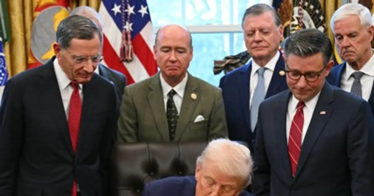 Congress guarantees furloughed fed back pay despite continued White House maneuvering