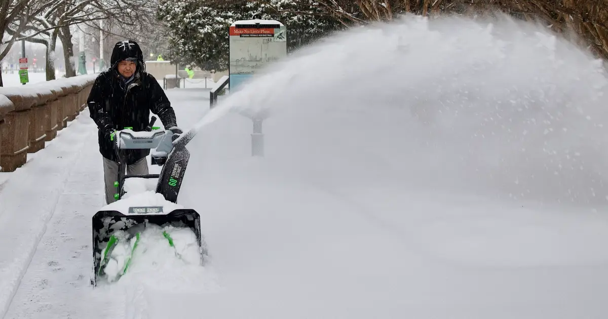 Winter Storm Fern live snow amounts , canceled flights , power outages and tips to ride out the storm