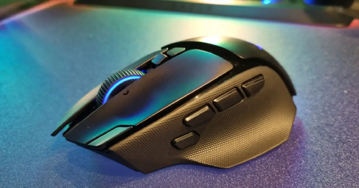 New Razer Basilisk V4 executes perfect 180 degree turns at the click of a button, all while looking like a Power Ranger's foot