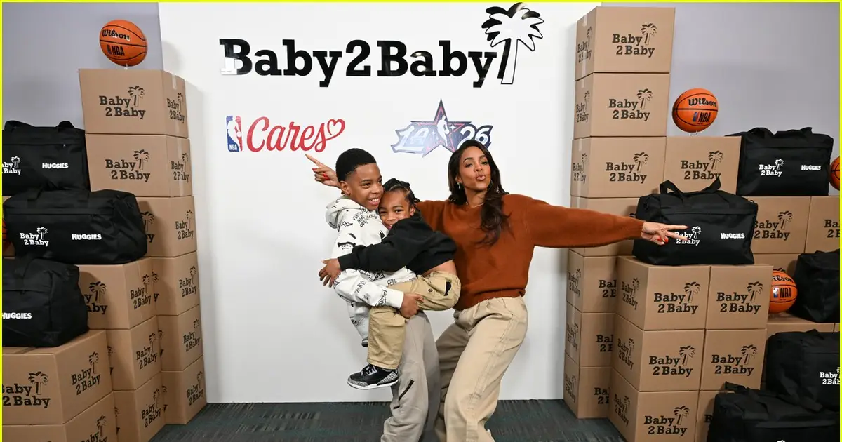 Connor Storrie , Lizzo , & More Stars Volunteer at Baby2Baby & NBA Cares Event : Photo 5281245 | Connor Storrie , Giannis Antetokounmpo , Jenna Dewan , Julie Bowen , Kelly Rowland , Lizzo , Molly Sims , Taylour Paige Photos