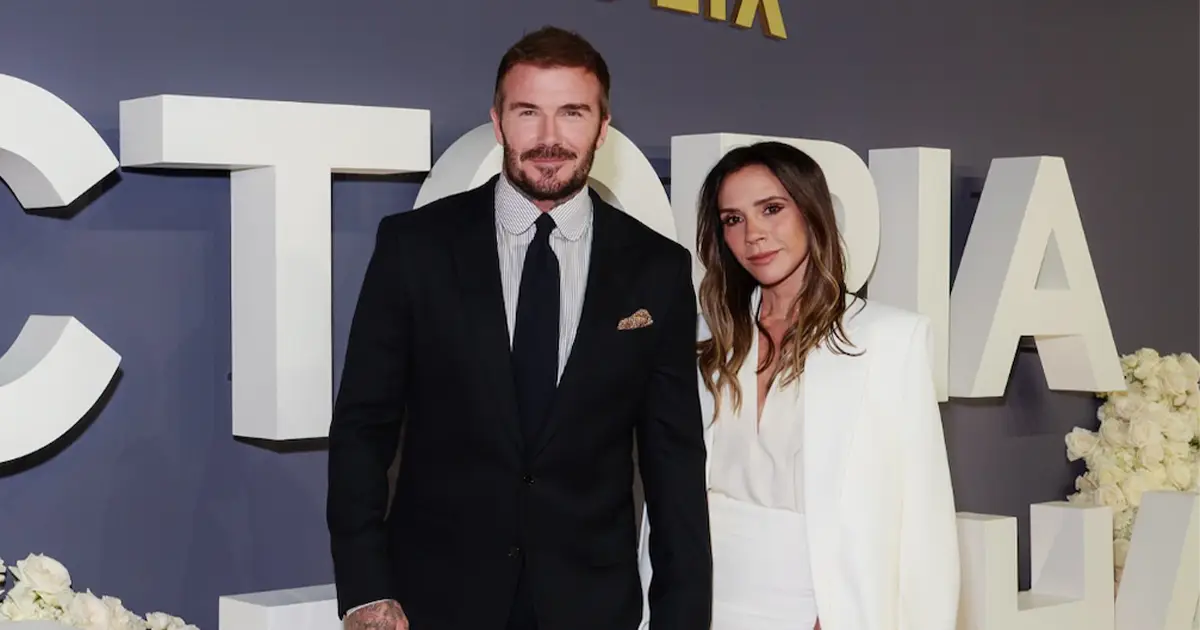 Victoria and David Beckham Step Out in Paris With Their Younger Children as Paparazzi Shout  Where Brooklyn ? ( Video )