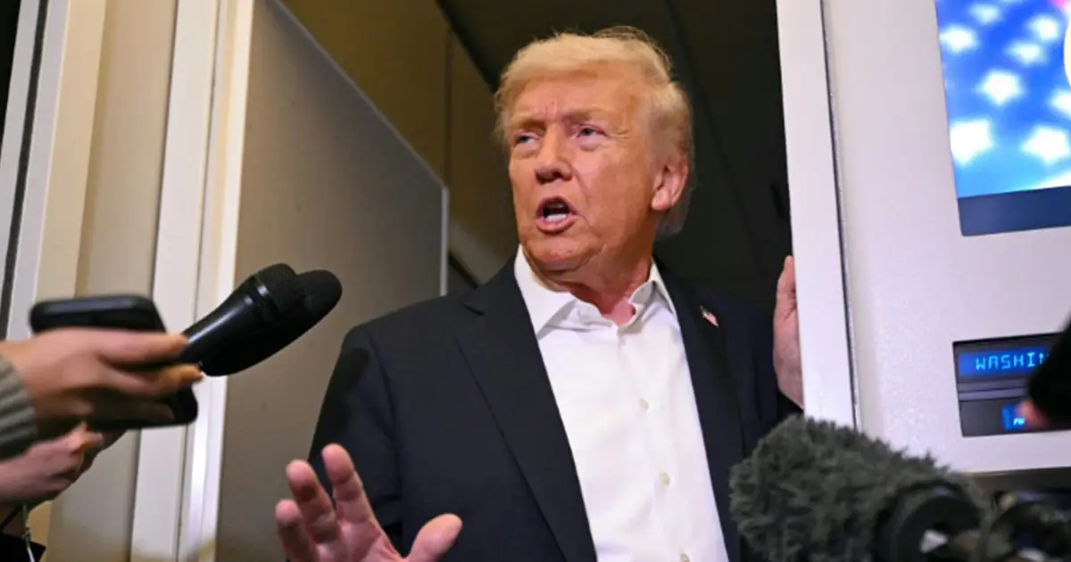 Trump Encourages China , India to Buy Venezuelan Oil Under U . S . Oversight