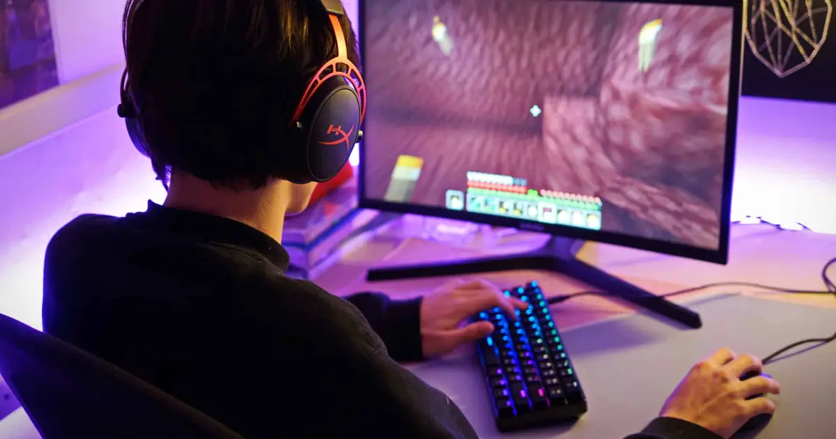 Age verification expands in gaming : Minecraft selects Yoti , Discord tests Persona