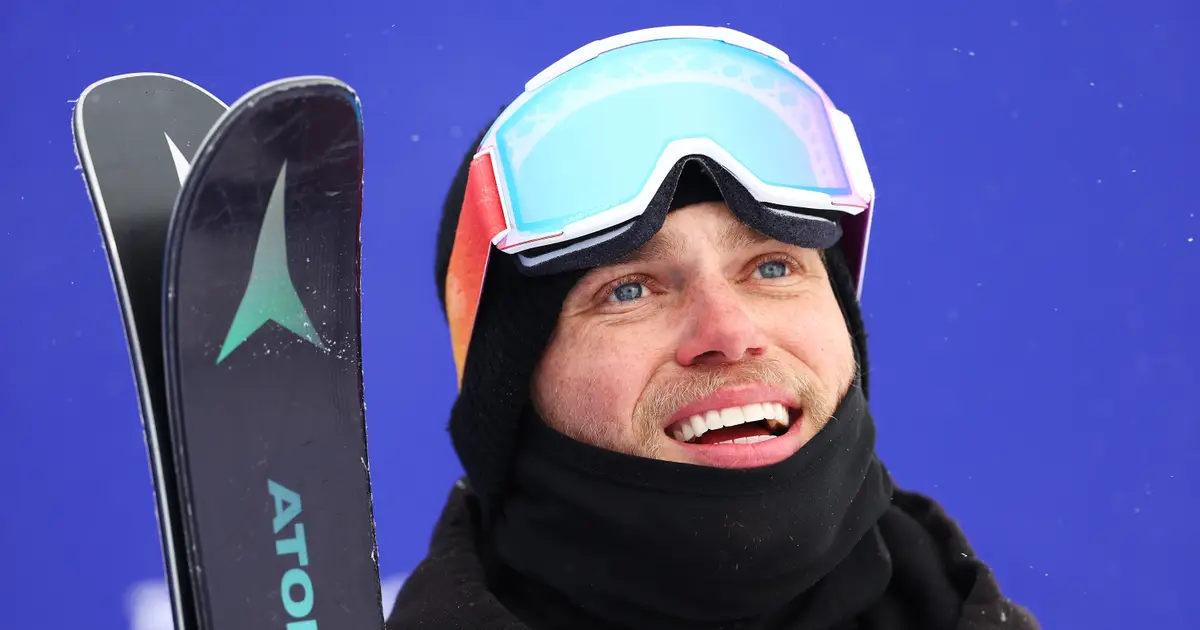 Winter Olympics Skier Gus Kenworthy Urinates  Fuck Ice  In Snow