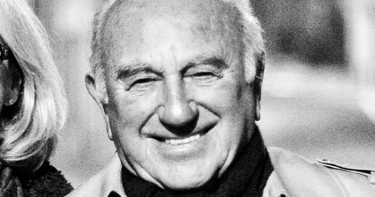 Ernest Chambers Dies: ‘Smothers Brothers’ Writer-Producer & 11-Time Emmy Nominee Was 97