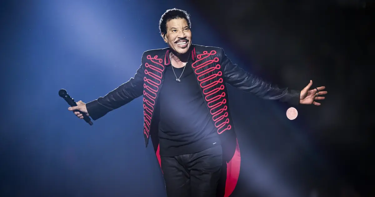 Lionel Richie “Heartbroken” As He Postpones Concerts After Feeling Unwell On Stage