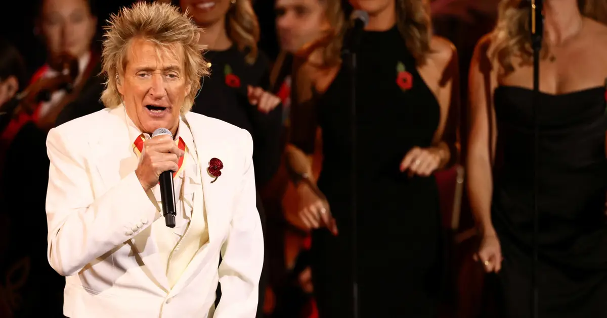 Struggling Rod Stewart Nearly Faints, Needs Oxygen Onstage During Utah Show