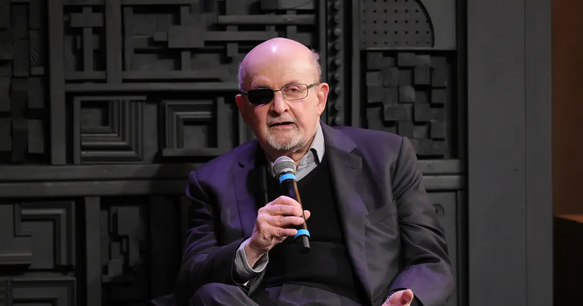 Salman Rushdie Discusses His 2022 Knife Attack & Explains Why He Isn’t Interested In “Polemical Fiction” At The Babell Literary Festival