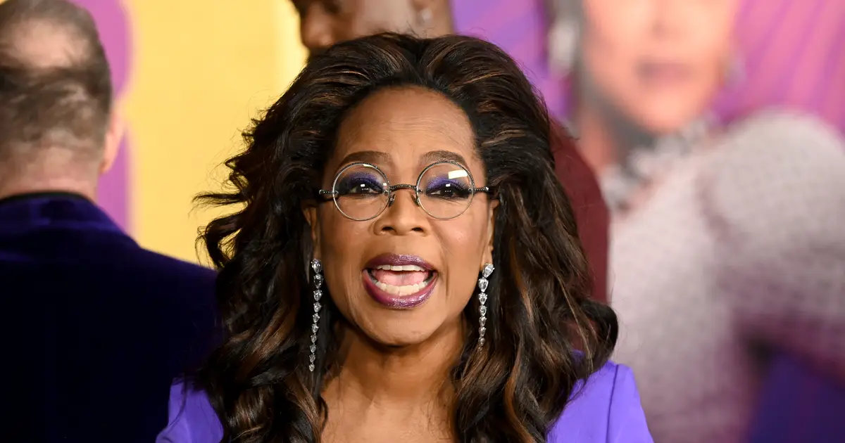Oprah Winfrey On “Not Letting TV Use” Her & “Begging” Talkshow Audience Not To Share Images Of Whitney Houston Falling Off Stage