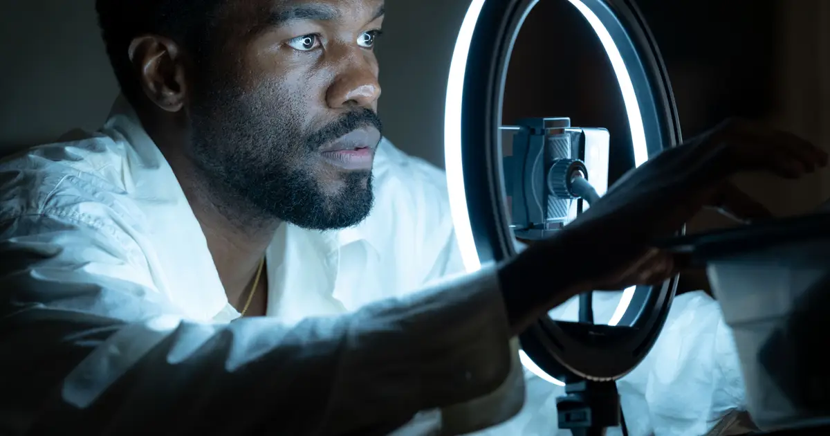Yahya Abdul-Mateen II On What He Loves About ‘Wonder Man’: “People See So Much of Themselves In Simon, Everyone Relates To Having A Dream”