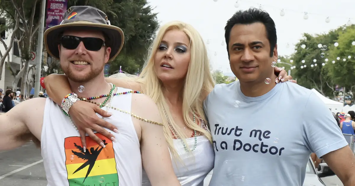 Larry Birkhead “Not Involved” With Anna Nicole Smith Movie Based On Dr. Sandeep Kapoor’s Book, Filed Complaint With California Medical Board