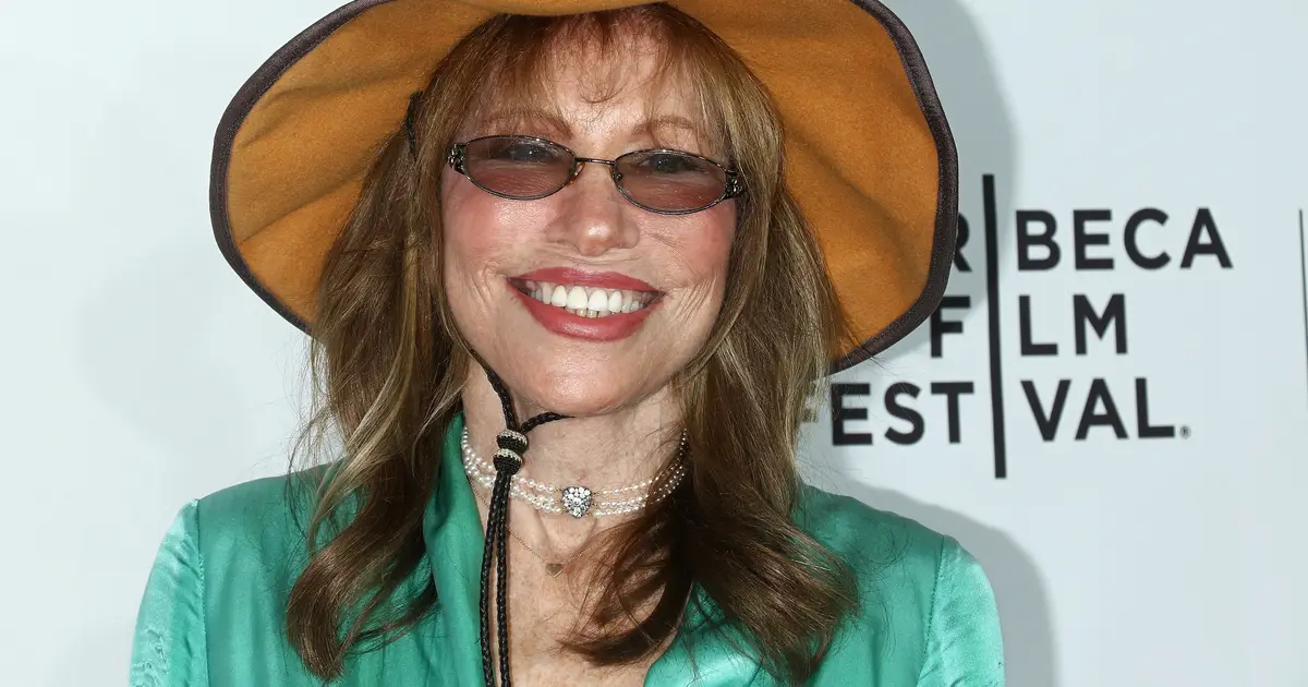 Carly Simon Reveals Parkinson’s Diagnosis: “I Have Not Stopped Living”