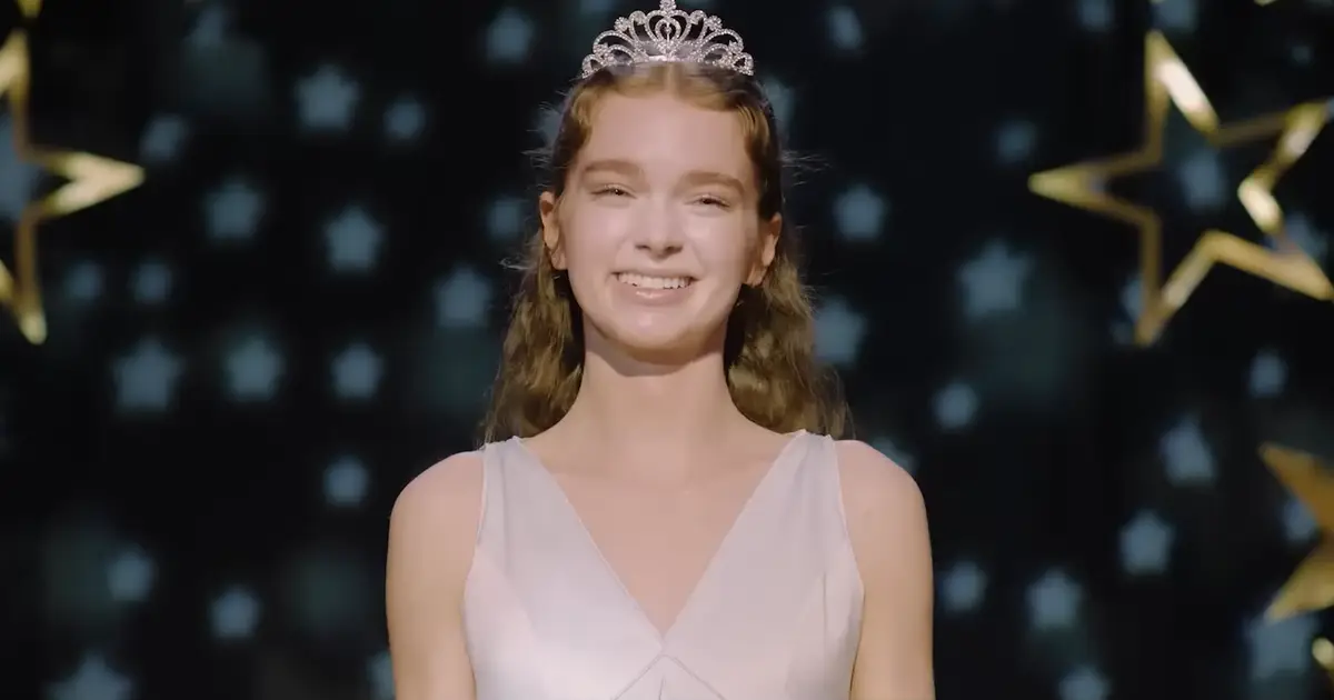 ‘Carrie’ Schools Comic-Con With Prime Video Release Date, Trailer Depicts “Cruelty” Of Modern High School, Mike Flanagan Teases “Big Surprise”