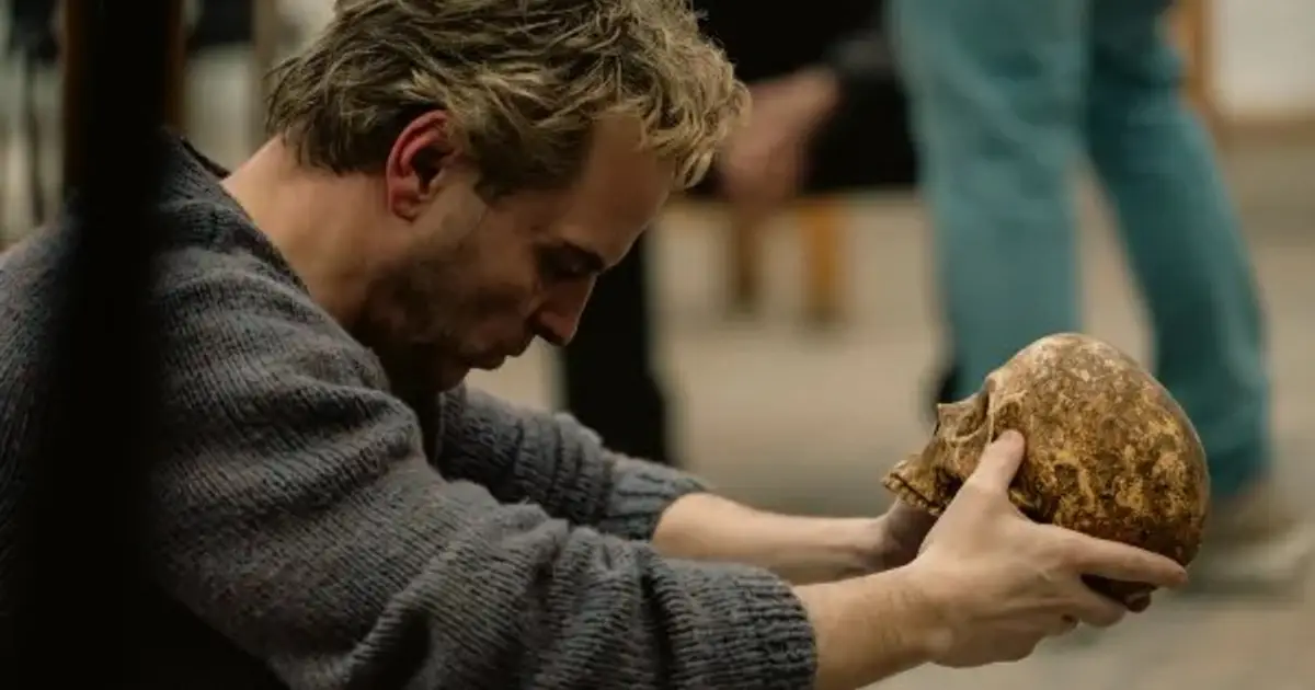 ‘Elsinore’ Review: Andrew Scott Is Heartbreakingly Great As AIDS-Stricken Star Determined To Play ‘Hamlet’ – Telluride Film Festival