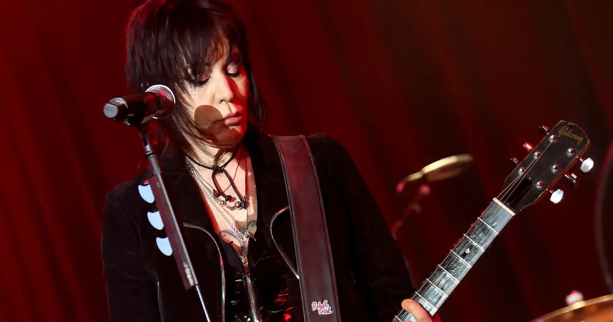 Joan Jett Cancels Tour Dates While Recovering From Surgery On Fractured Vertebrae