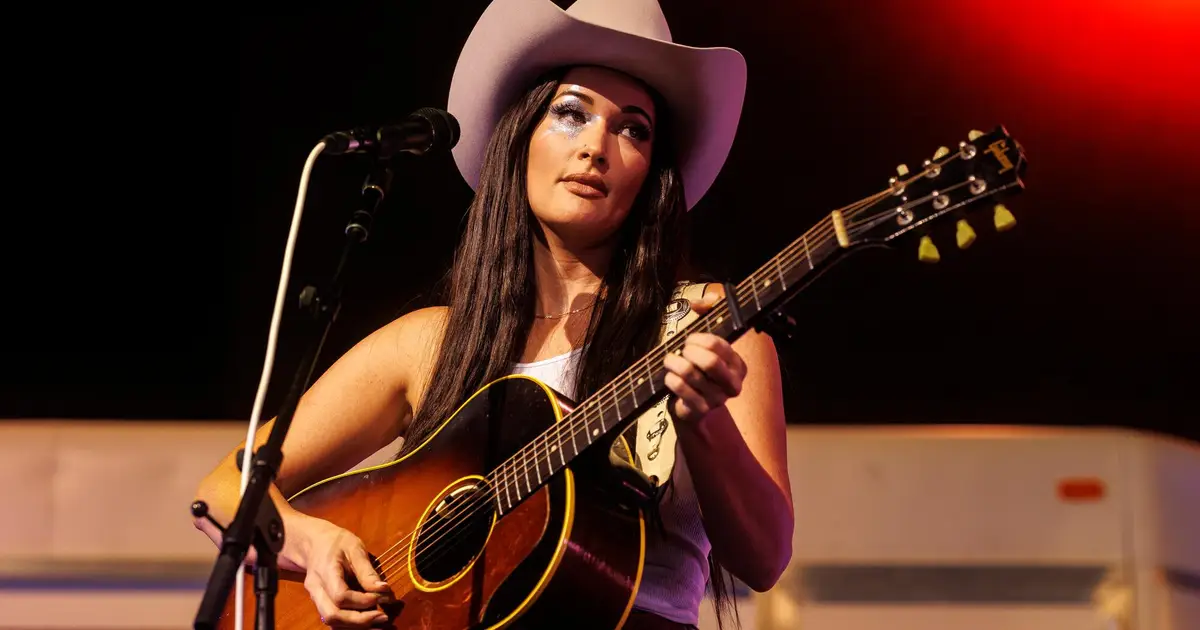 Kacey Musgraves Continues Boston Show As Fire Breaks Out On Stage