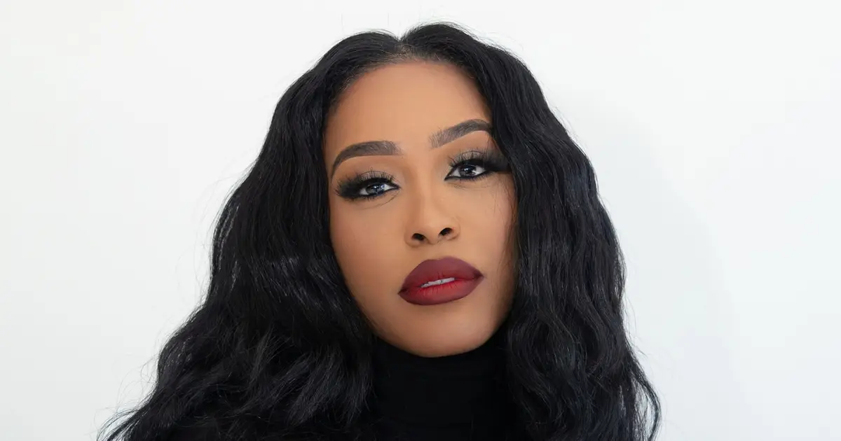 DomiNque Perry Signs With ColorCreative