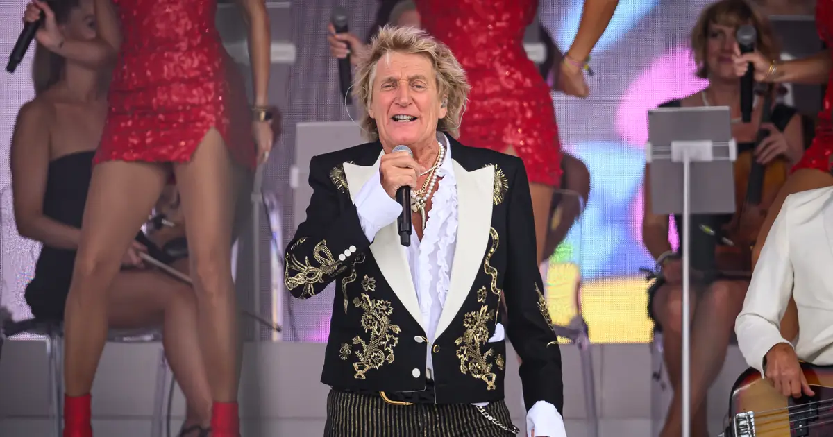 Rod Stewart Cancels Month Worth Of Farewell Tour Concerts To Recover From Stent Procedure