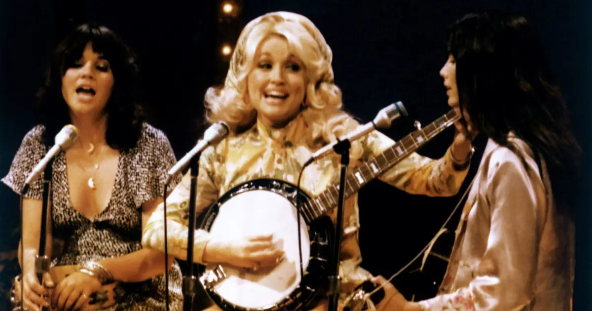 Linda Ronstadt Makes Rare Public Statement To Honor Dolly Parton: “The World Is A Poorer Place Without Her”