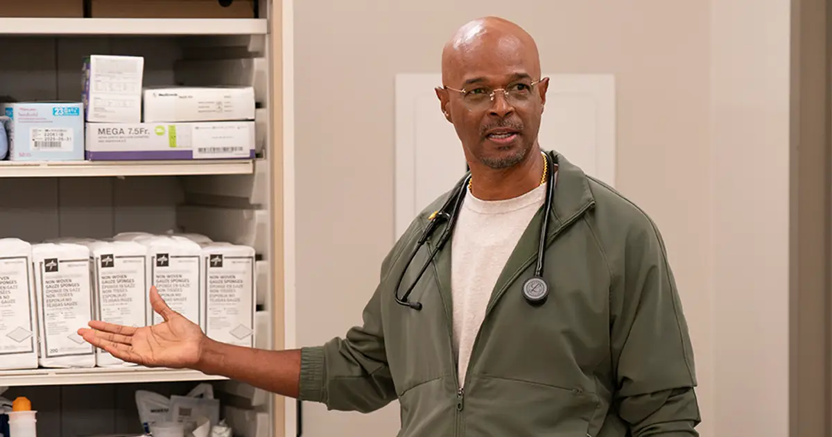 Damon Wayans To Guest Star On NBC’s ‘St. Denis Medical’ Season 3 Premiere In ‘In Living Color’ Reunion; First-Look Photo