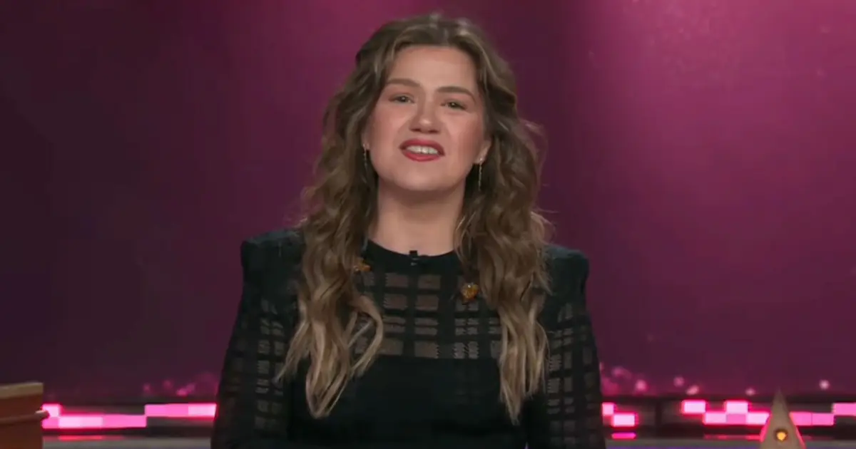 Kelly Clarkson Says Goodbye To Daytime Talk Show Amid Tears, Her Kids & Kellyoke: “You Don’t Have To Attend The Negative Party You Were Invited To”