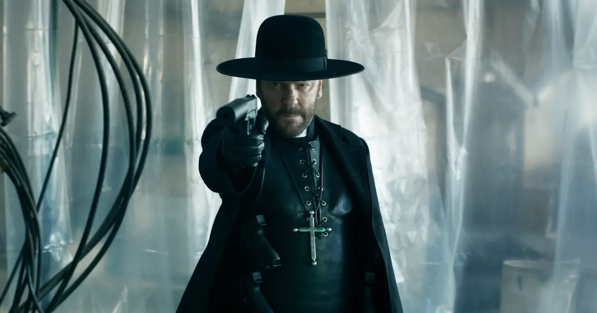 ‘Father Joe’ Review: Keifer Sutherland Comes Out With All Guns Blazing In This Deliriously Violent Throwback Beat-’Em-Up – Venice Film Festival