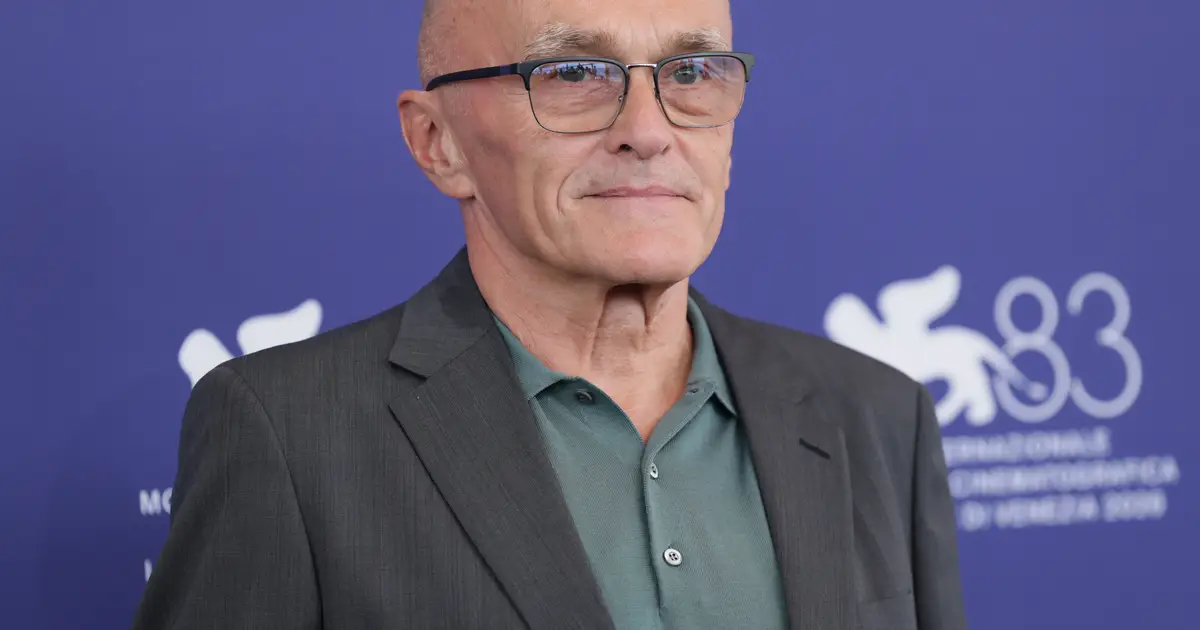 Danny Boyle Voices Fears For Journalism & Speaking Truth To Power In Age Of AI As ‘Ink’ Debuts In Venice
