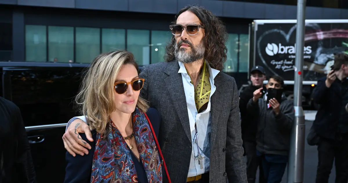 Russell Brand Accuser Alleges Witnesses Were Present When He “Grabbed My Face” & “Pushed His Body Against Mine” At Radio Station