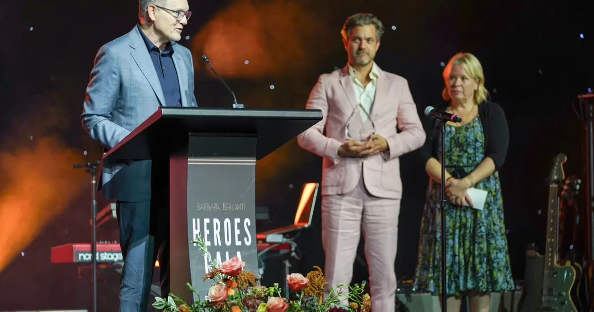 James Van Der Beek Remembered In Tearful ‘Dawson’s Creek’ Reunion At Greg Berlanti’s Heroes Gala That Also Honored Katherine LaNasa