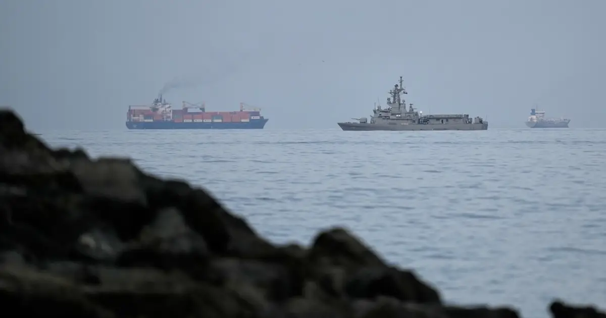 As Iran war spreads , a UN shipping agency searches for ways to keep crews safe