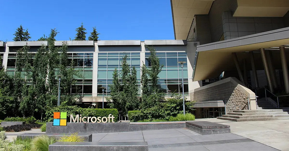 Hedge Funds Cut Nvidia , Amazon and Microsoft Stakes as AI Valuation Concerns Rise