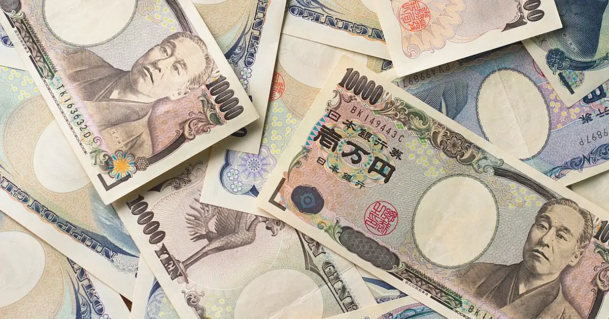 Rising Yen Pressures Dollar as Markets Brace for Possible Intervention and Fed Signals