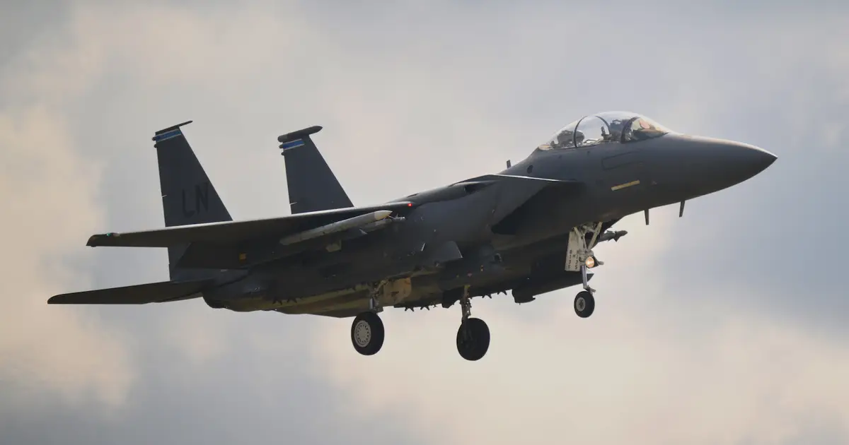 Iran Shoots Down U . S . F - 15E Fighter Jet for First Time Since War Began