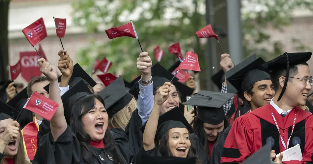 Gen Z Oxford grad turned down McKinsey and Morgan Stanley to find out why students keep selling out