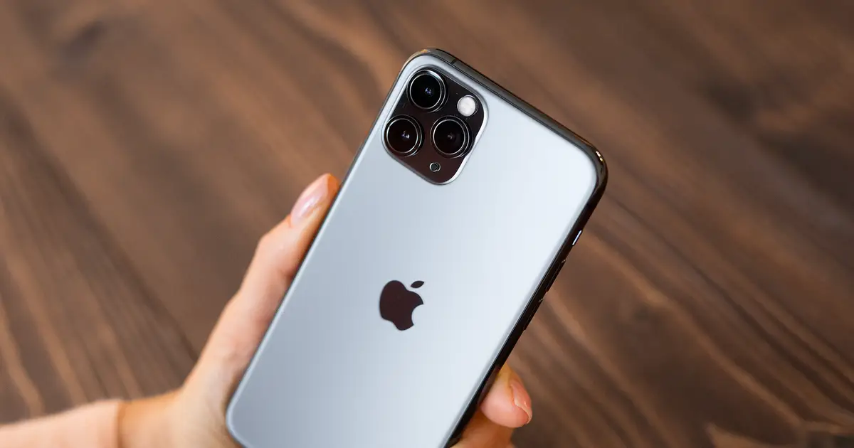 Prediction : Apple Dominant Competitive Position Wont Fade in the Artificial Intelligence ( AI ) Age