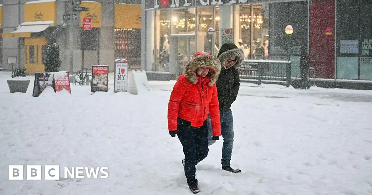 Hundreds of thousands without power as winter storm hits US