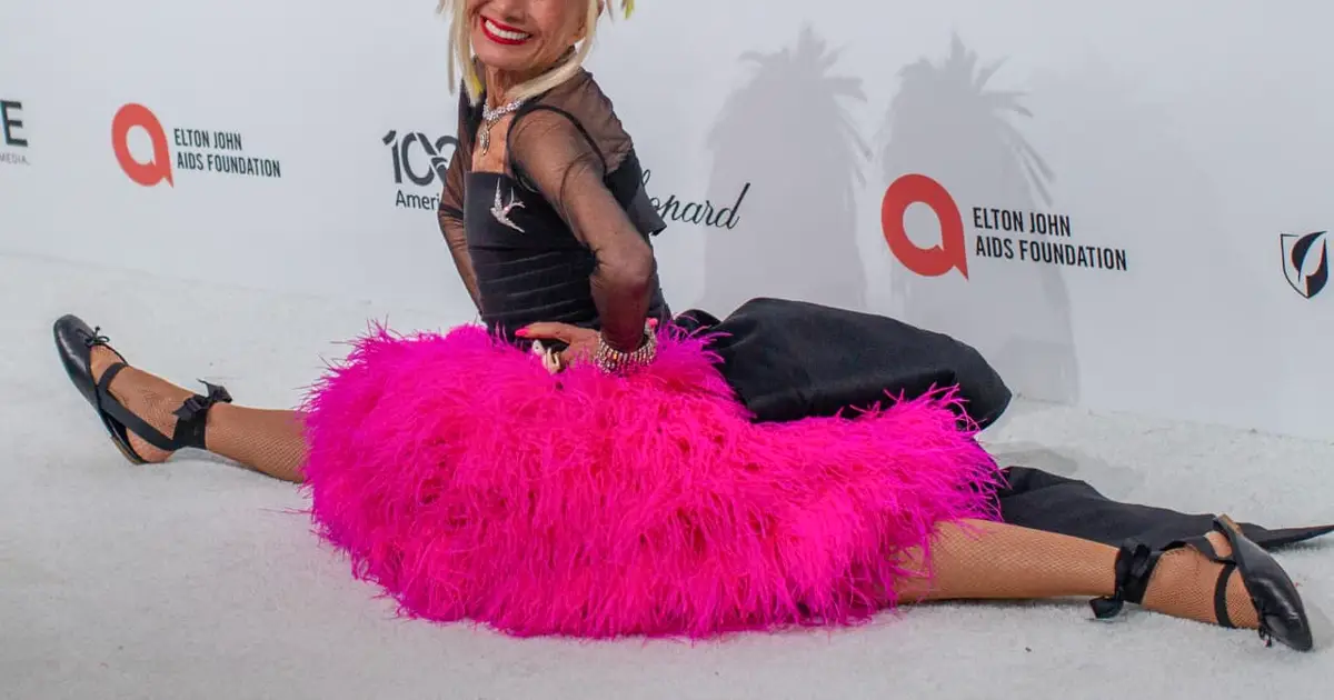 Designer Betsey Johnson takes $7 million SoCal home off the market