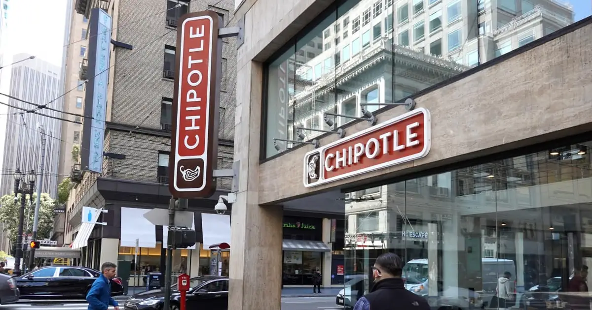 More diners are eating at Chipotle despite higher prices, bucking Wall Street’s concerns about restaurants