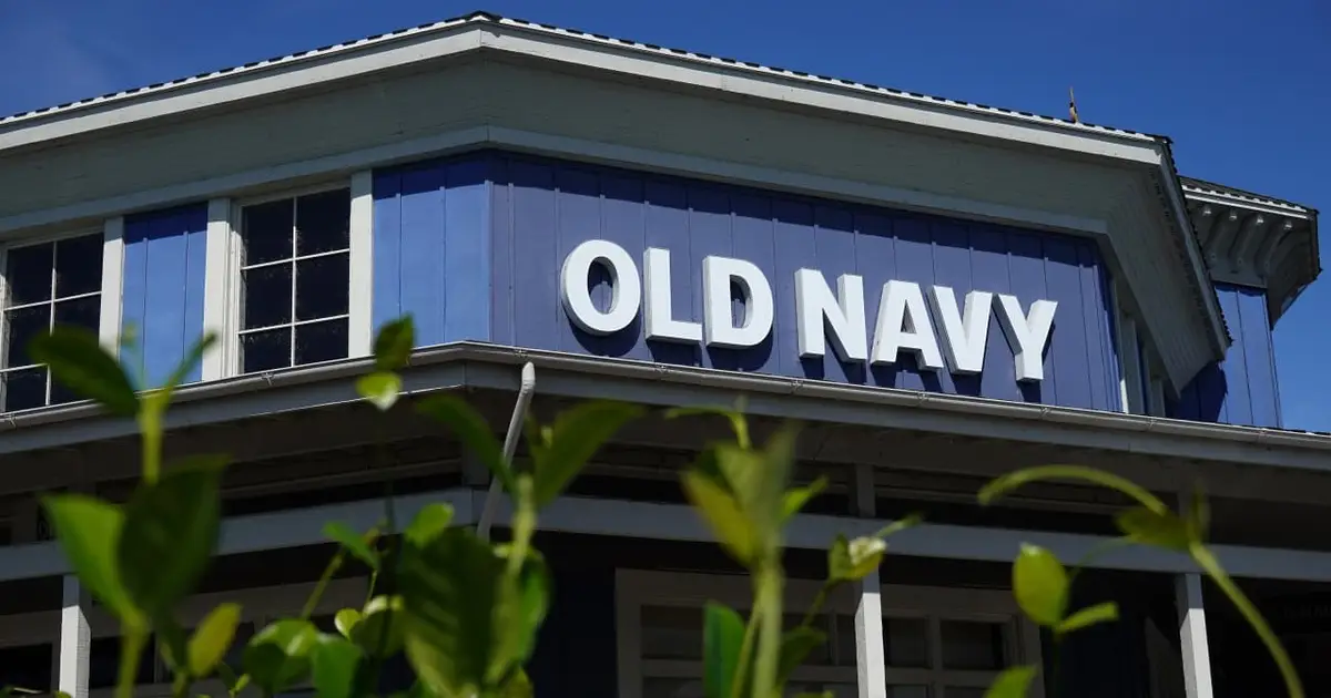 Gap and American Eagle shares both get crushed — and neither retailer is blaming the economy