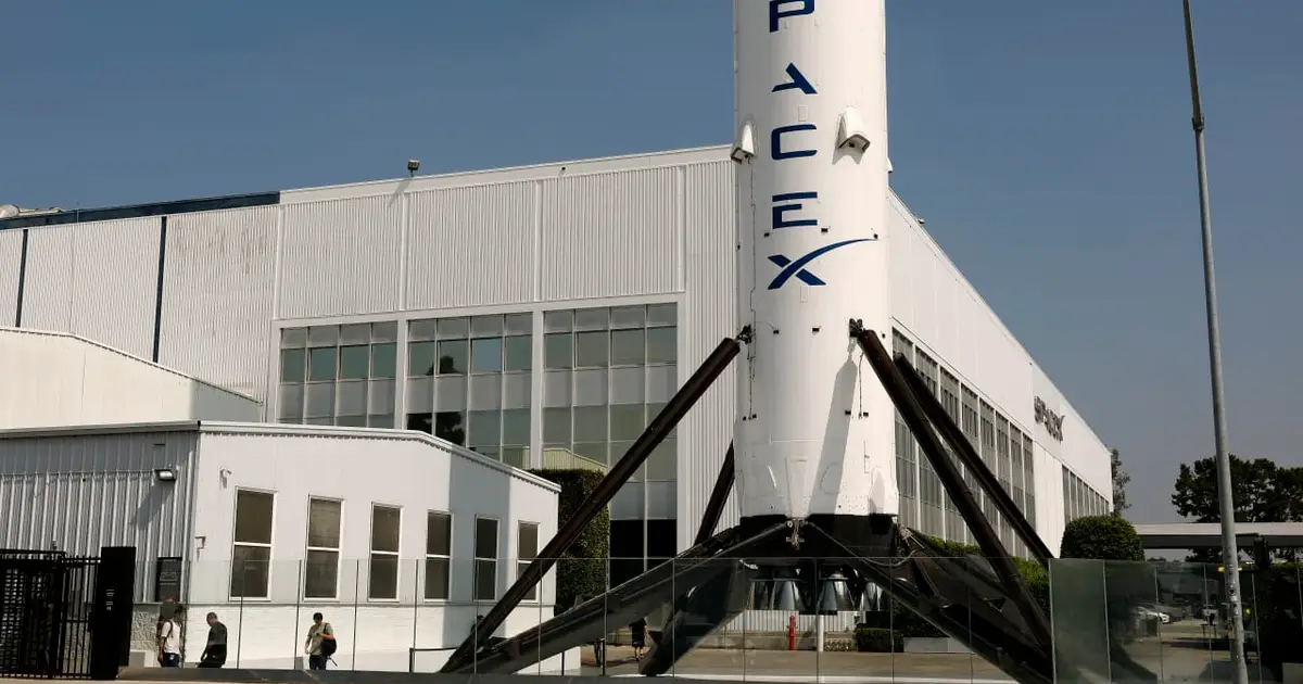 There are six stocks that hedge funds and mutual funds are both overweight — and SpaceX is one