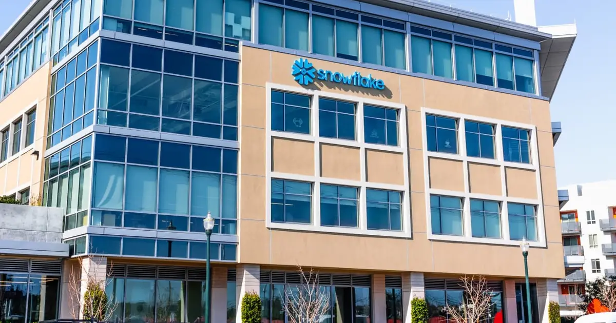 Snowflake’s stock blasts off, fueled by AI acceleration and deeper Amazon partnership